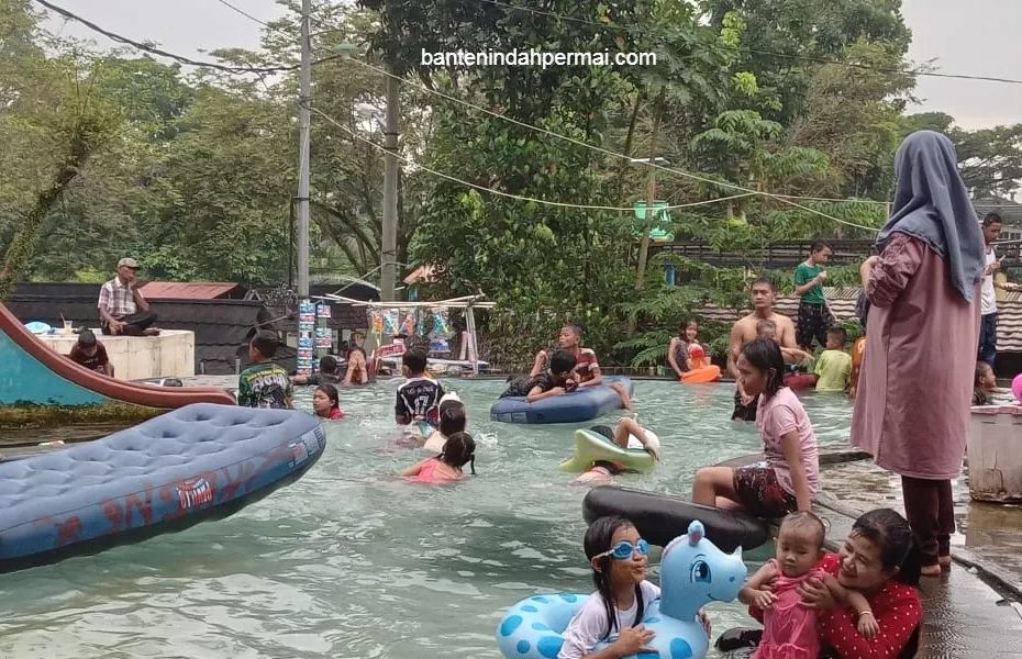 Keindahan Wisata Pemandian Air Panas Cisolong